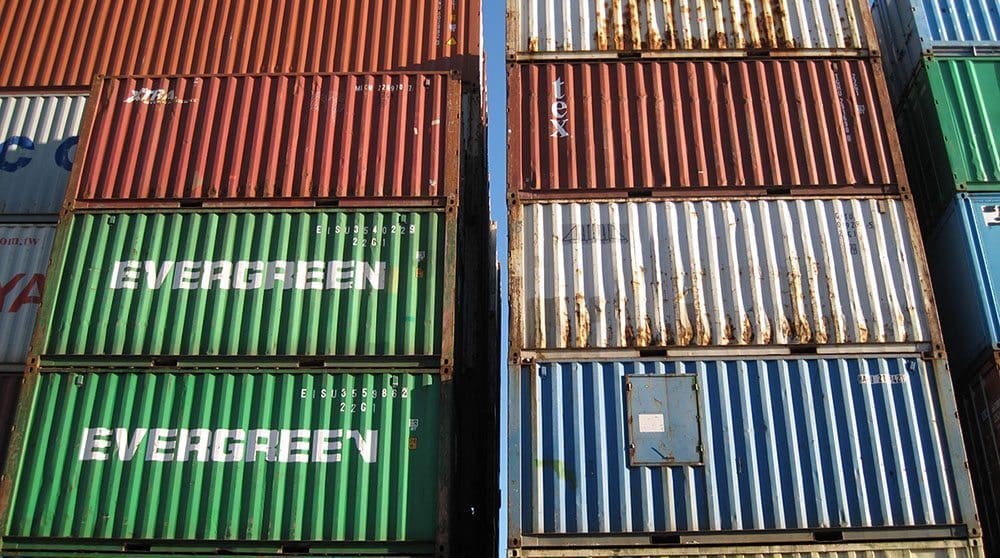 Gestapelde container zonder twistlok