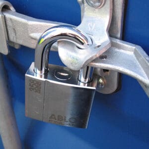 Seecontainer mit Vorhängeschloss Abloy®PL-358T Protec²