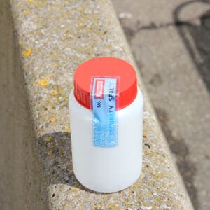 Label Lock No Residu verzegeling op monsterpot (OPENED)